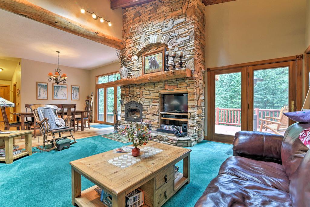 Mountain Cabin With Deck & Backyard On Mill Creek! - thumb 2