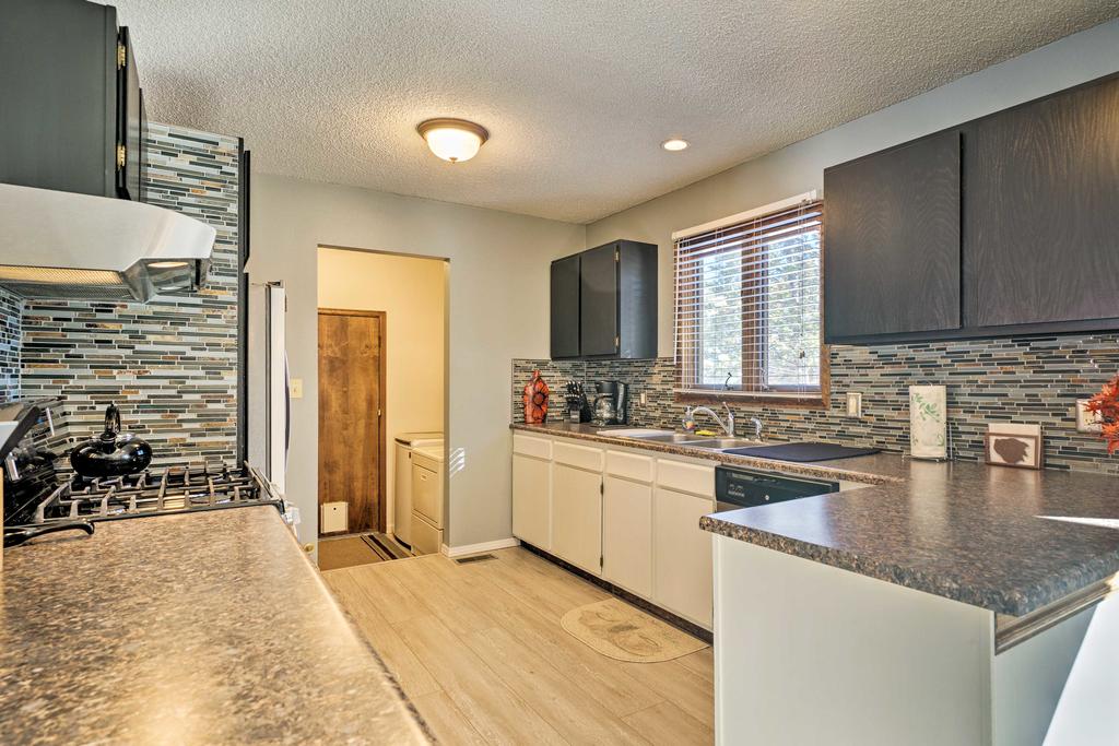 Mountain Hideaway Set On Half An Acre With Hot Tub! - thumb 2