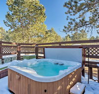 Mountain Hideaway Set on Half an Acre with Hot Tub - Accommodation Denver