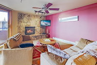 New Listing Condo w/ Balcony Lake Views Hot Tub condo Accommodation Denver