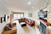 New Listing Contemporary Condo W/ Balcony  Pool Condo Accommodation Denver