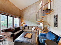 New Listing Expansive Condo W/ Pool  Hot Tub Condo Accommodation Denver