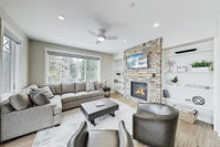 New Listing Hideaway Station Condo w/ Hot Tub condo Accommodation Denver