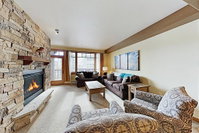 New Listing Lake-Side Gem w/ Mountain Views townhouse Accommodation Denver