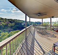 New Listing Lakeside Palace W/ Hill Country Views Home - Accommodation Denver