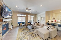 New Listing Lavish All-Season Escape w/ Hot Tub condo Accommodation Denver