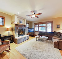 New Listing Modern Mountain Retreat w/ Hot Tub cottage - Accommodation Denver