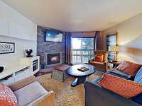 New Listing Renovated Condo w/ Spa - Near Skiing condo Accommodation Denver