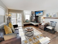 New Listing Stylish Getaway w/ Private Hot Tub Duplex Accommodation Denver