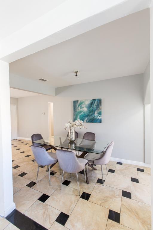NoHo Vacation Home 3 Bed 2 Bath With Parking North Hollywood LA - thumb 3