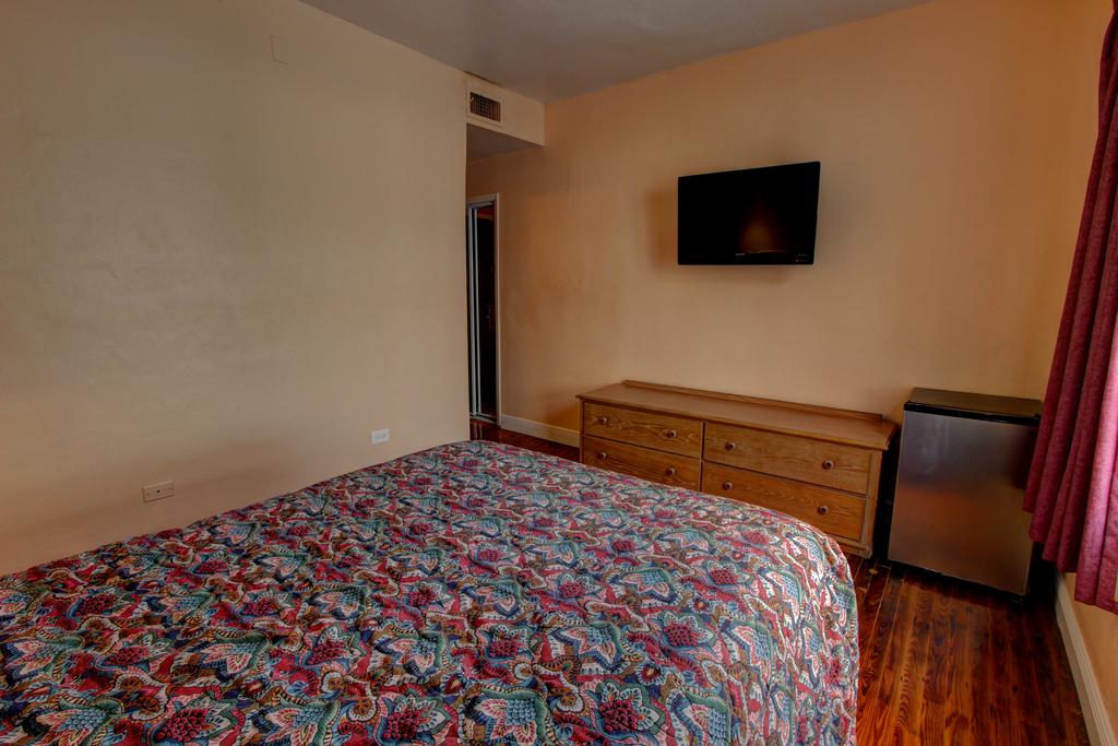 Parisian Hotel - thumb 2