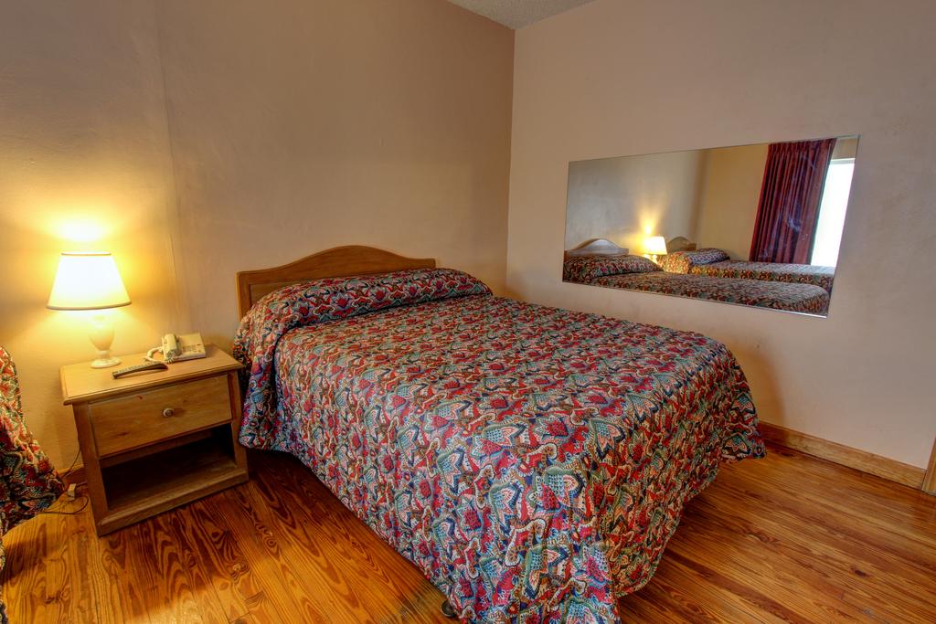 Parisian Hotel - thumb 0