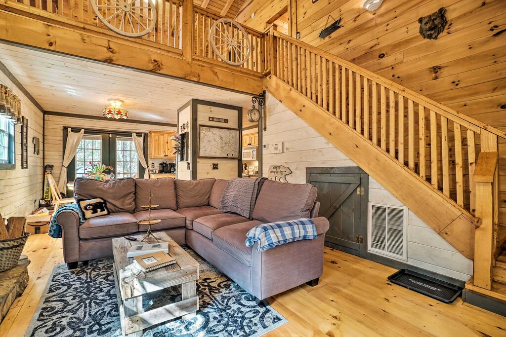 Pet-Friendly Epworth Escape With Deck, Hot Tub, Views - thumb 3