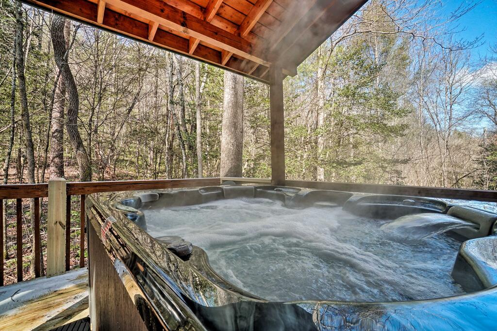 Pet-Friendly Epworth Escape With Deck, Hot Tub, Views - thumb 1