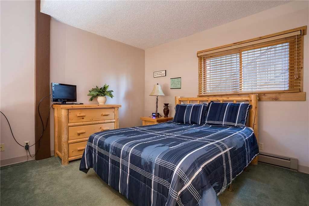 Rockies Condominiums - R2302 - thumb 2