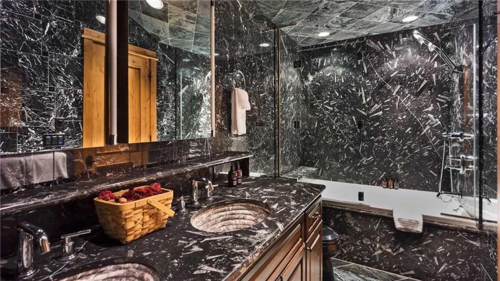 Rocking Chair Lodge: Large Home With Indoor Climbing Wall(6 BR)! - thumb 3