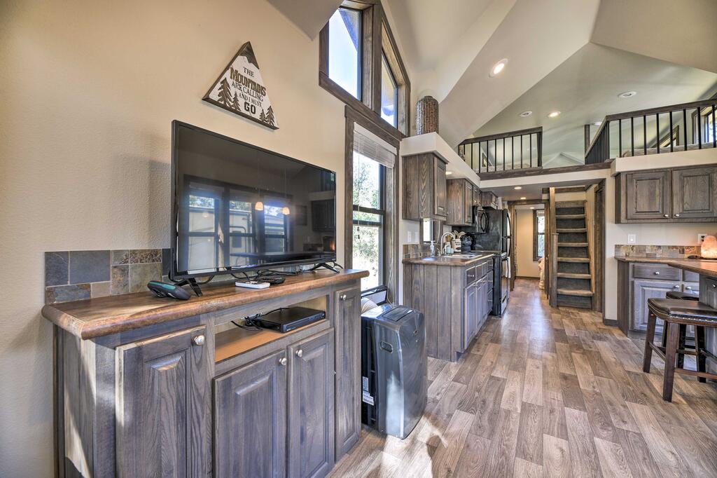 Roomy Pagosa Springs Tiny Cabin - 1Mi Downtown - thumb 3