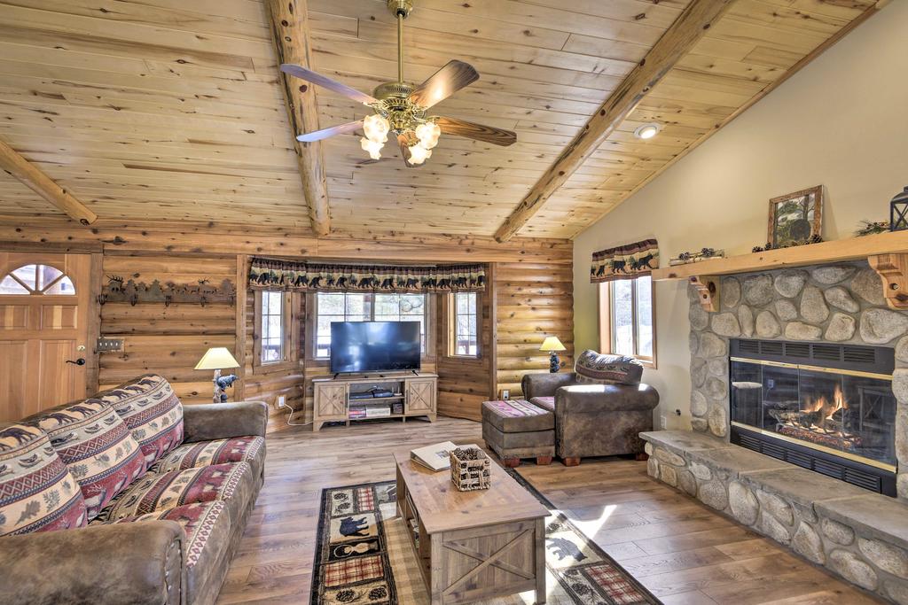 Rustic Home With Deck, Near Fishing & Downtown! - thumb 3