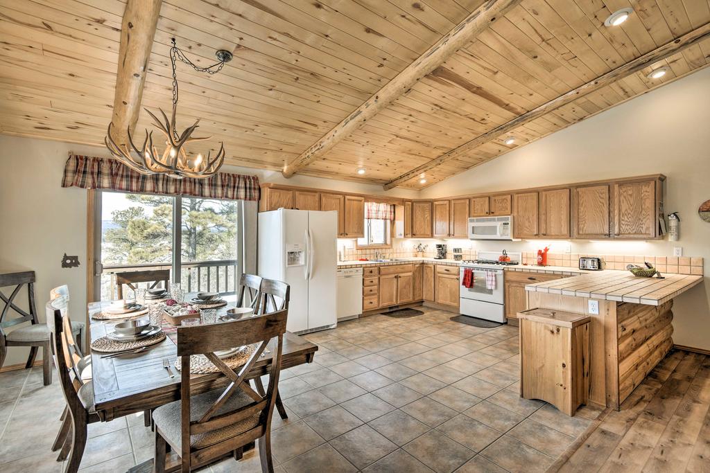 Rustic Home With Deck, Near Fishing & Downtown! - thumb 1