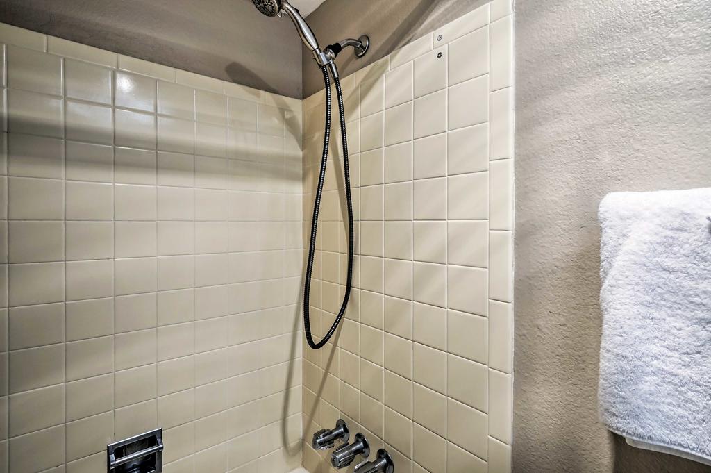 Ski-In Steamboat Condo With Mtn Views And Hot Tub - thumb 0