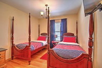 Spacious Beech Mountain Log Cabin with Private Patio Accommodation Denver