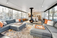 Ultra Modern Luxury Chalet On The River With Hot Tub  Amazing Views - FREE Activities Daily WiFi  Shuttle Accommodation Denver