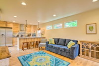 Updated Home with Patio Walk to Shops and Dining Accommodation Denver