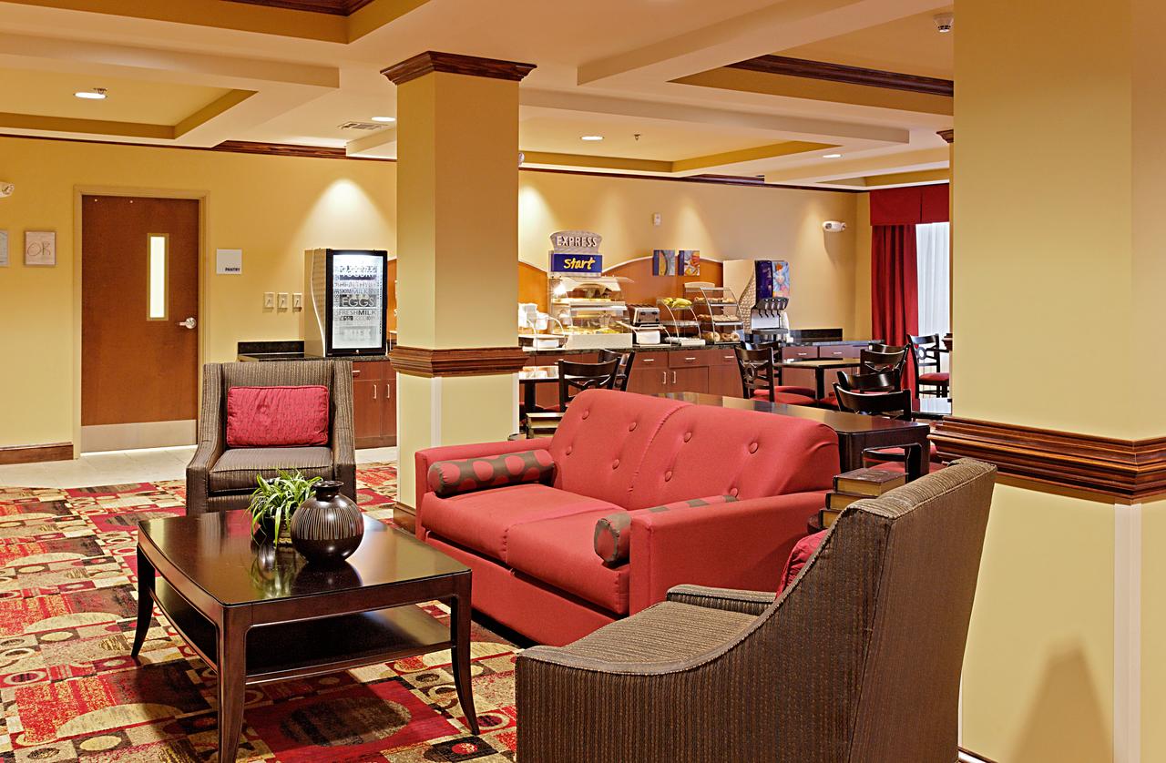 Holiday Inn Express Hotel & Suites Talladega - thumb 7