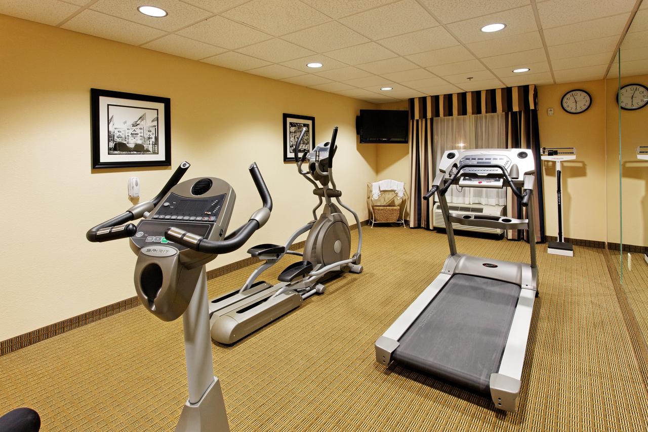 Holiday Inn Express Hotel & Suites Talladega - thumb 17