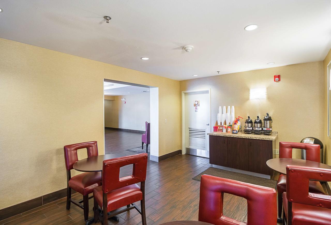 Red Roof Inn PLUS + Phoenix West - thumb 23