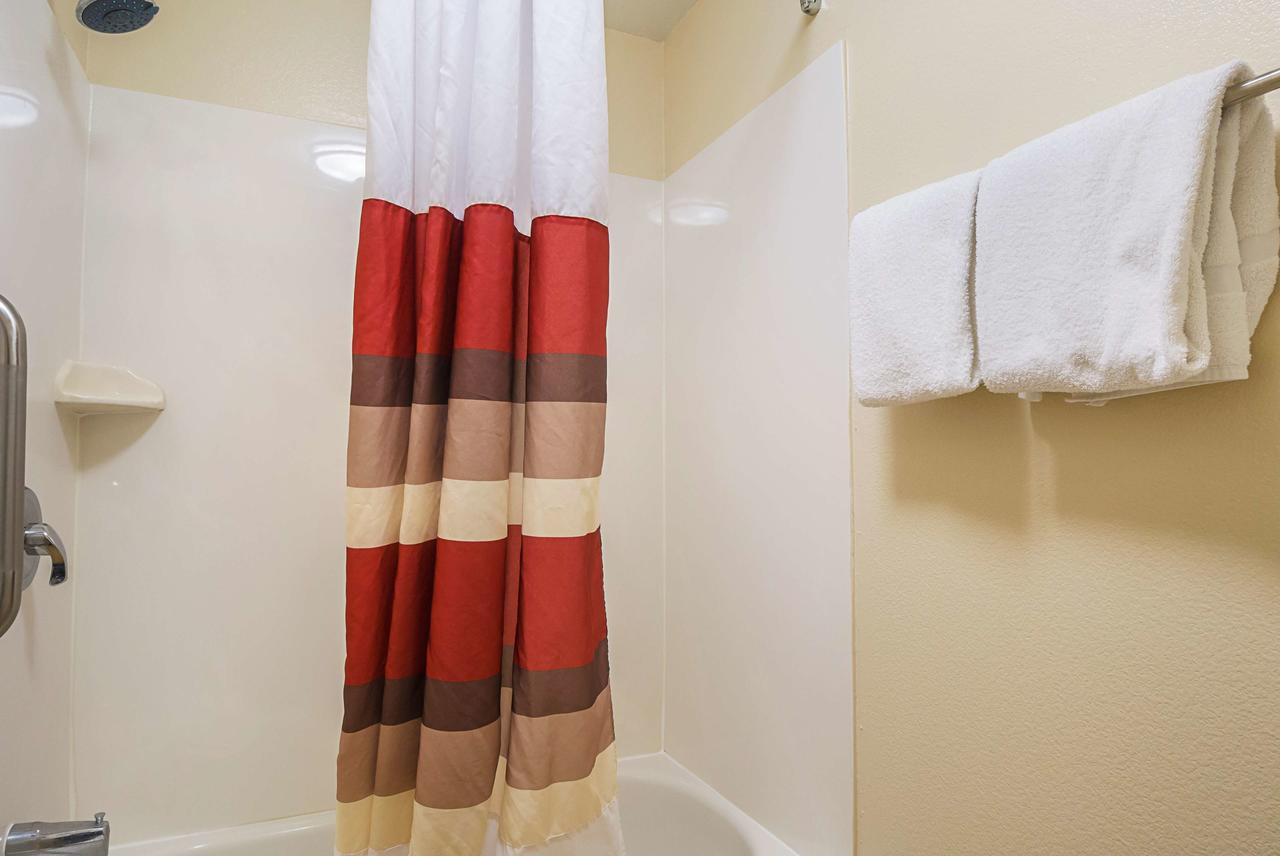 Red Roof Inn PLUS + Phoenix West - thumb 17