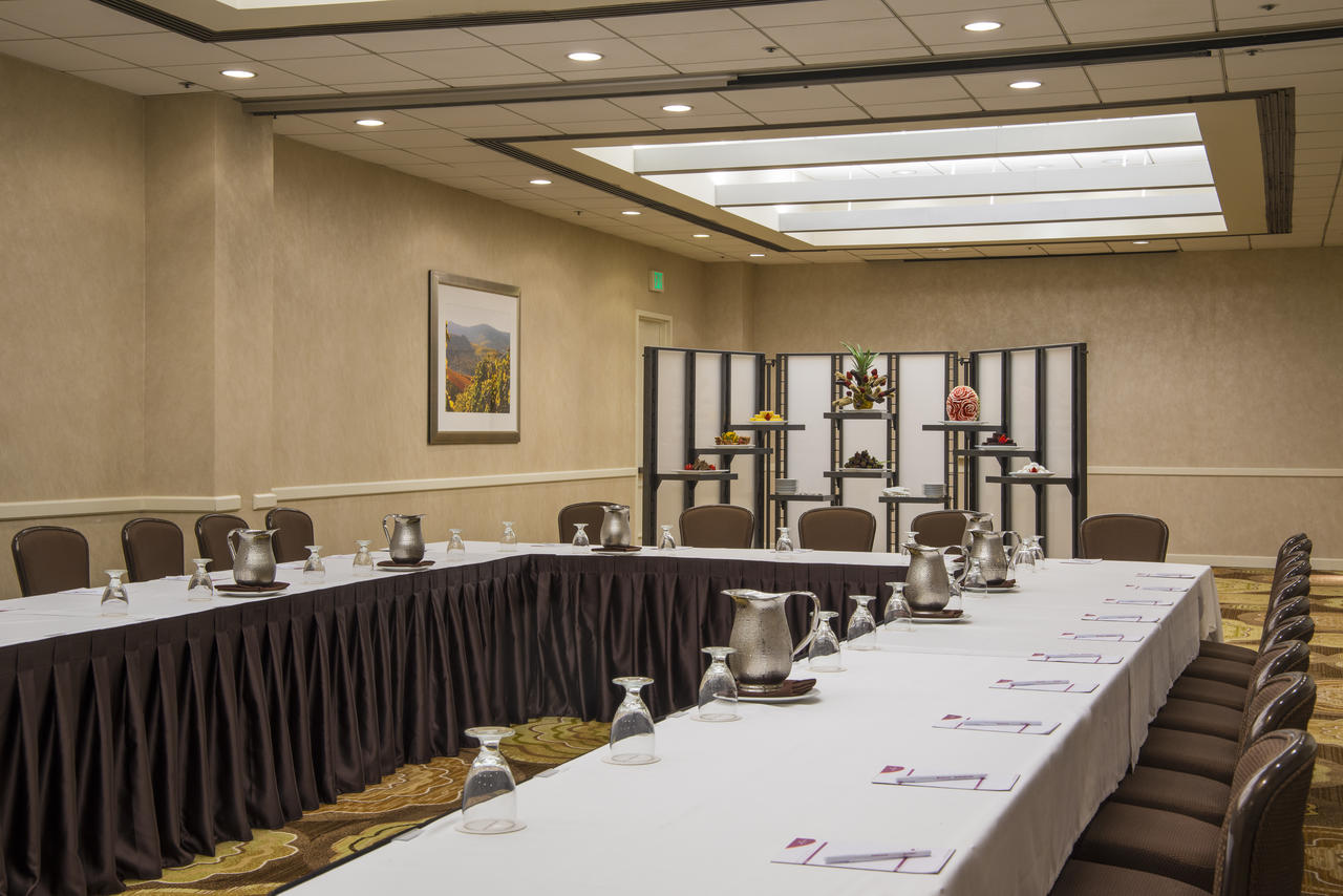 Crowne Plaza Los Angeles International Airport - thumb 42