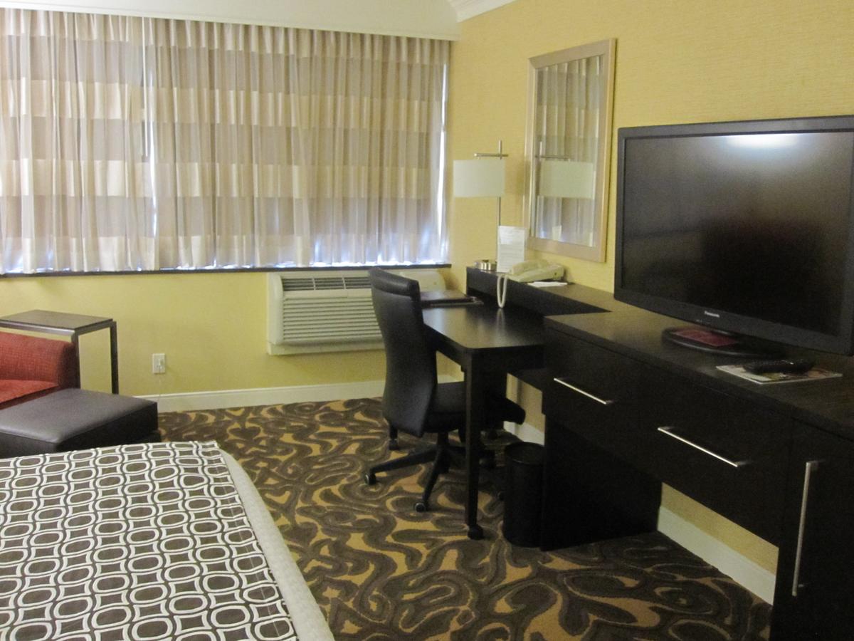 Crowne Plaza Los Angeles International Airport - thumb 26