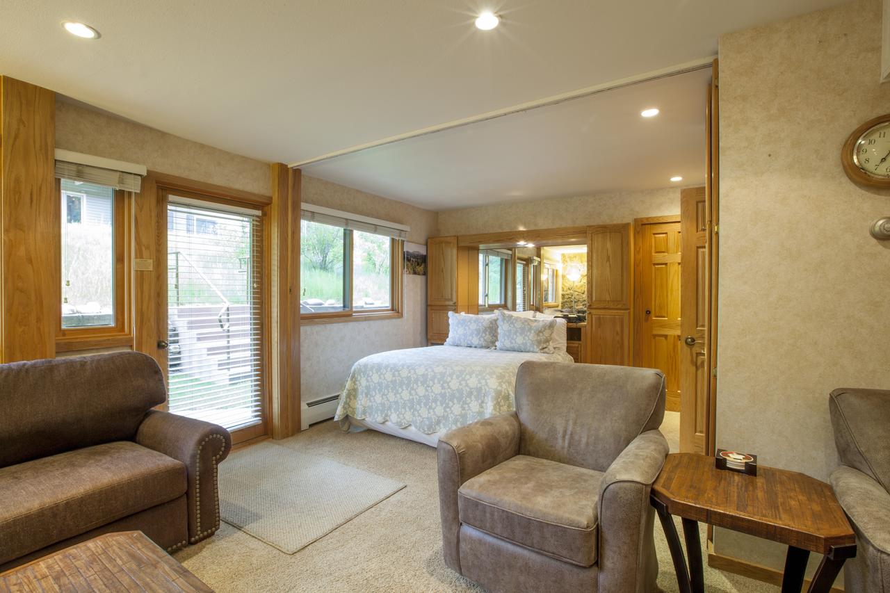 Laurelwood Condominiums, A Destination Residence - thumb 11