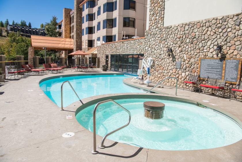 The Grand Lodge Hotel And Suites - thumb 3