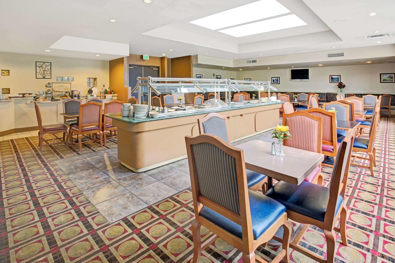 Ramada By Wyndham Englewood Hotel & Suites - thumb 10