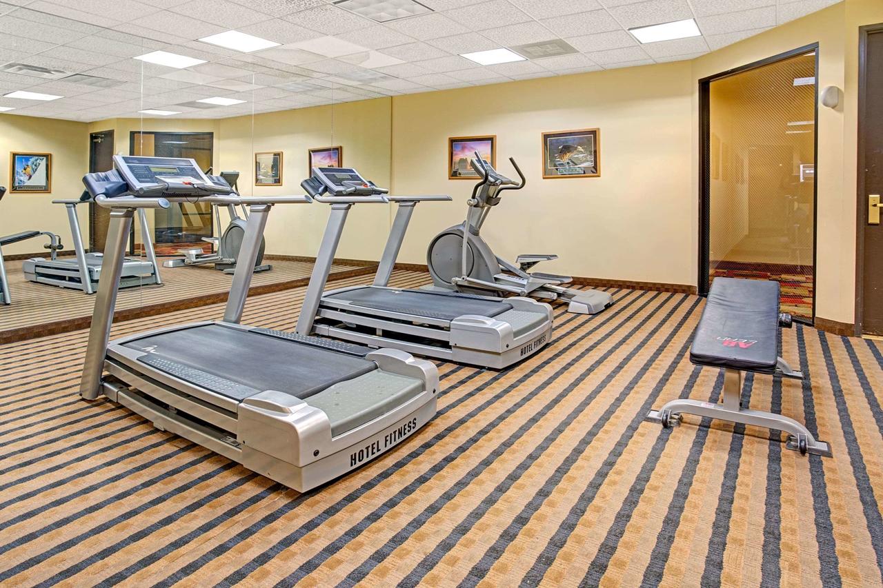 Ramada By Wyndham Englewood Hotel & Suites - thumb 1