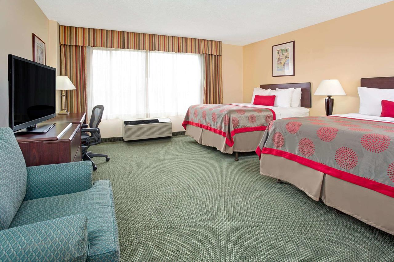 Ramada By Wyndham Englewood Hotel & Suites - thumb 14