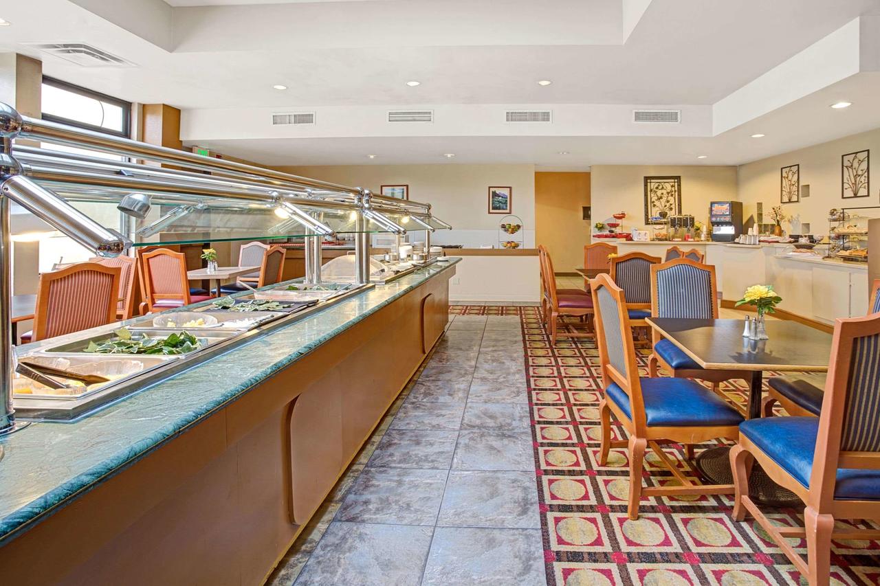 Ramada By Wyndham Englewood Hotel & Suites - thumb 13