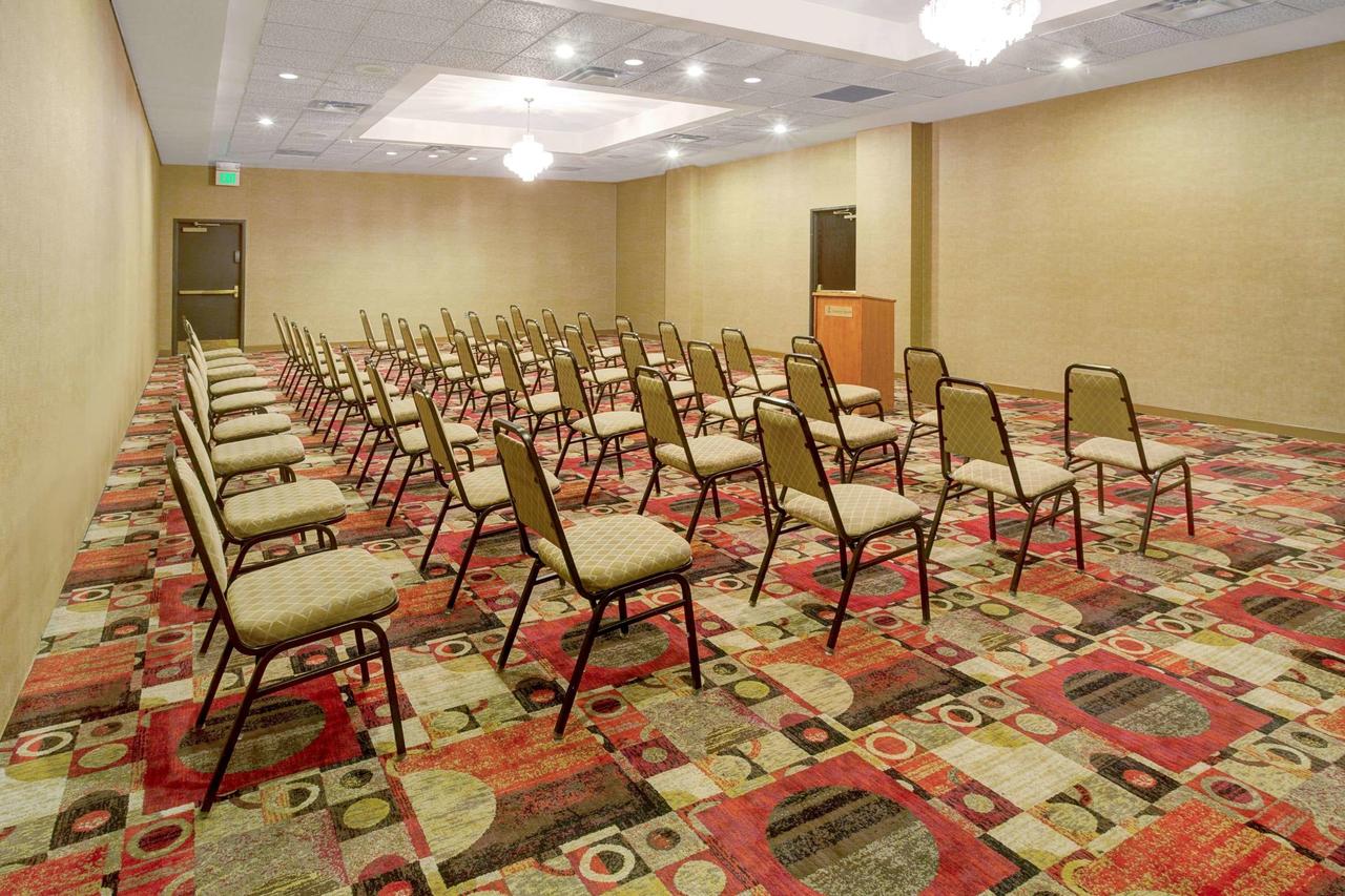 Ramada By Wyndham Englewood Hotel & Suites - thumb 7