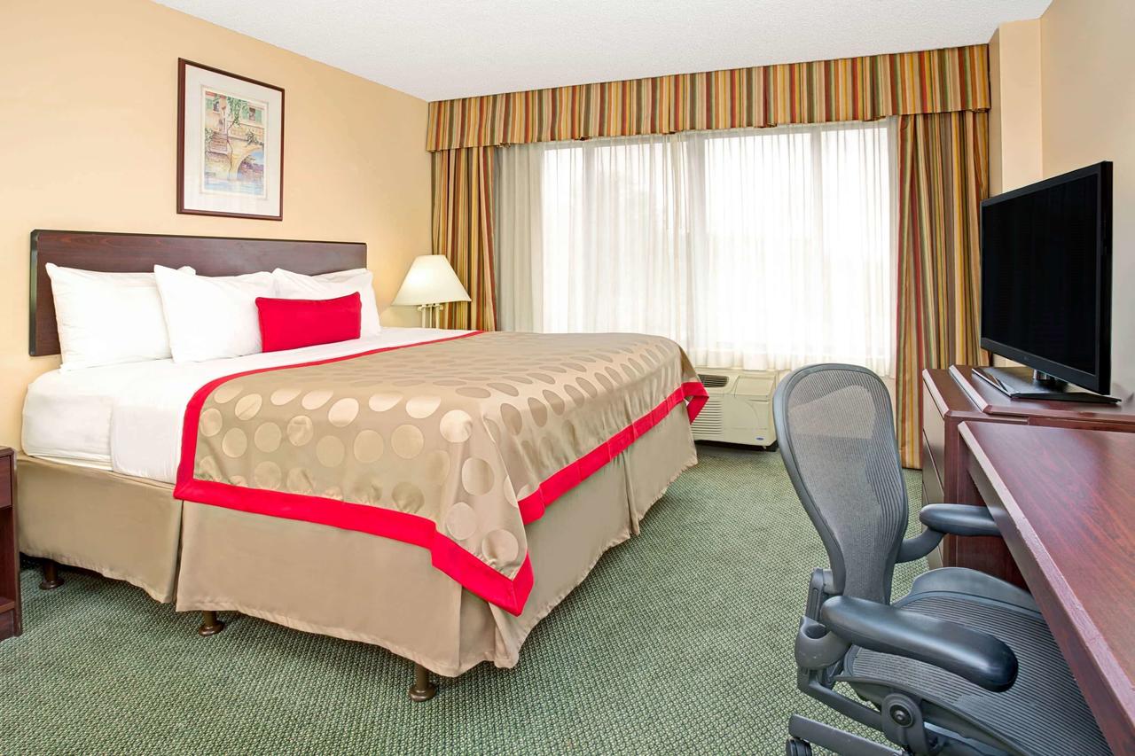 Ramada By Wyndham Englewood Hotel & Suites - thumb 15