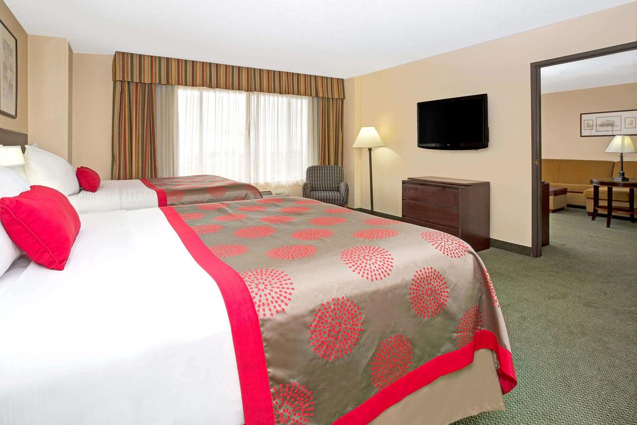 Ramada By Wyndham Englewood Hotel & Suites - thumb 11