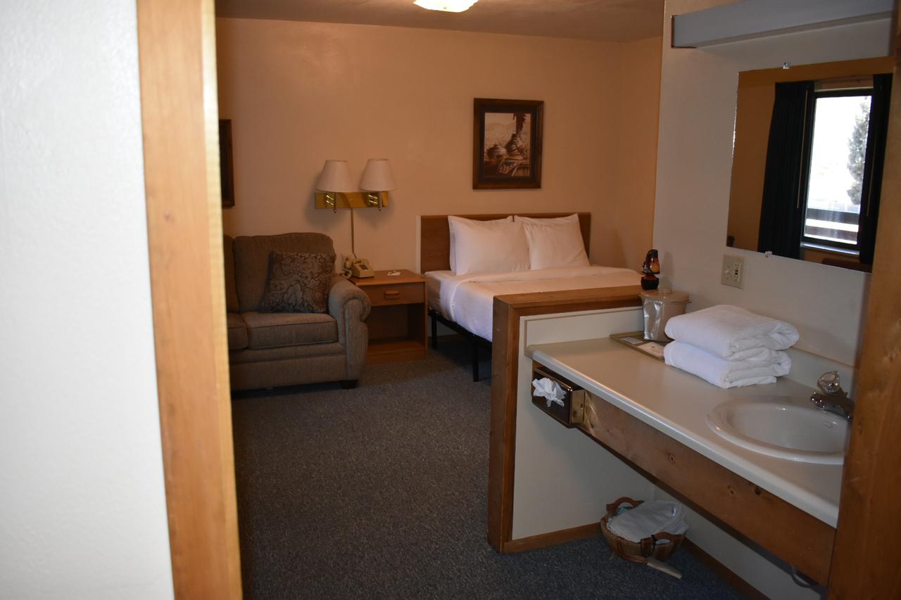 Ute Bluff Lodge, Cabins & RV Park - thumb 3