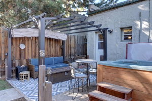 Art District Home W/Private Yard, Hot Tub & Sauna!