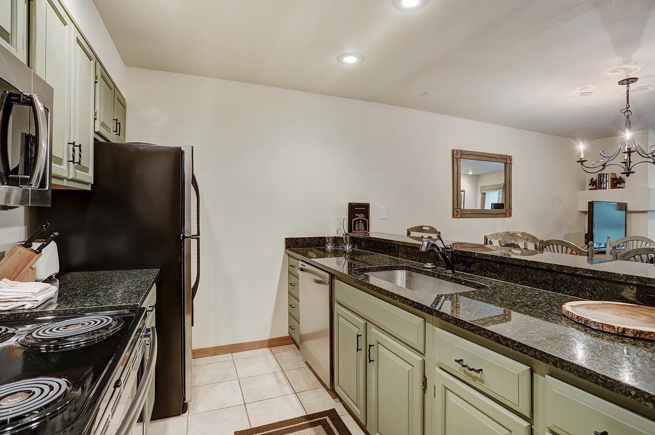Newly Renovated 2 Bed/ 2 Bath Beaver Creek Condo Condo - thumb 10