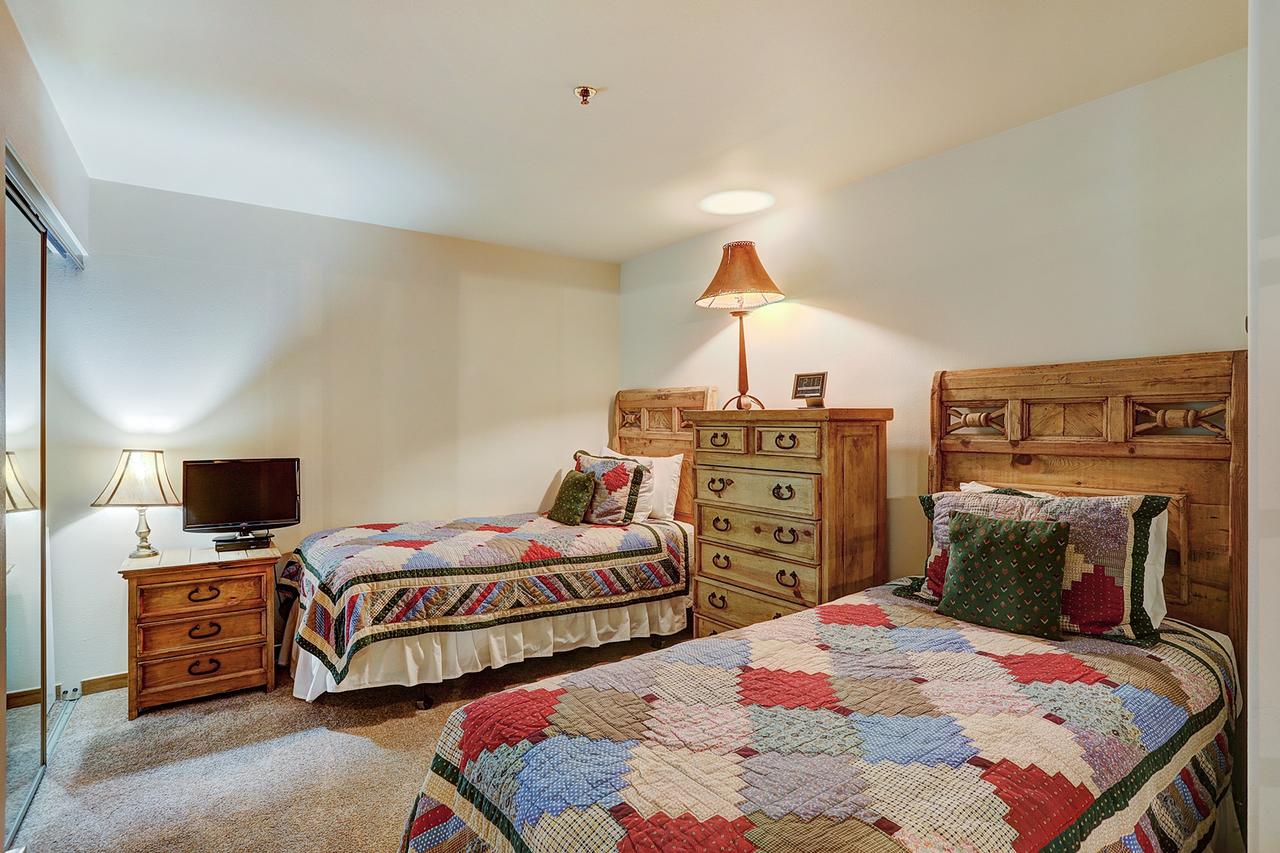 Newly Renovated 2 Bed/ 2 Bath Beaver Creek Condo Condo - thumb 3