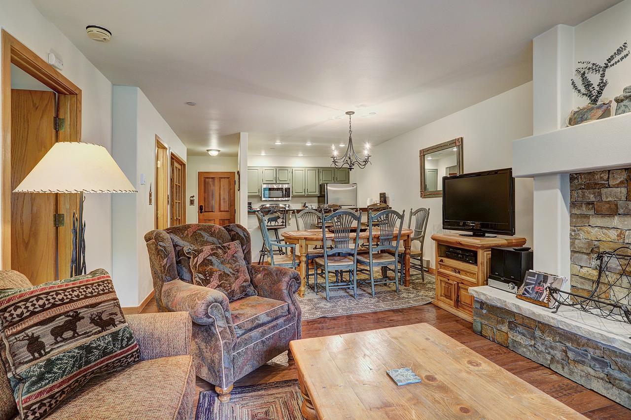 Newly Renovated 2 Bed/ 2 Bath Beaver Creek Condo Condo - thumb 11