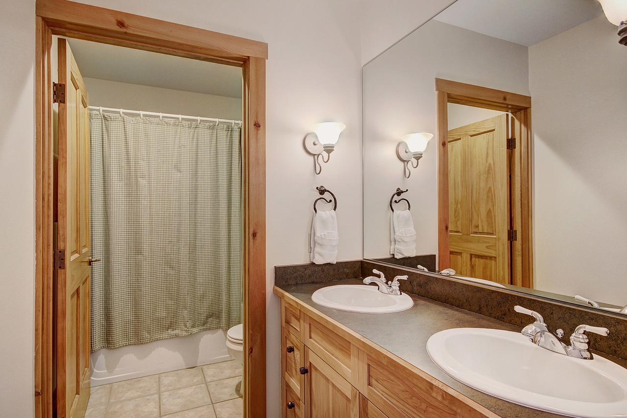 8452 Dakota Lodge Condo - thumb 10