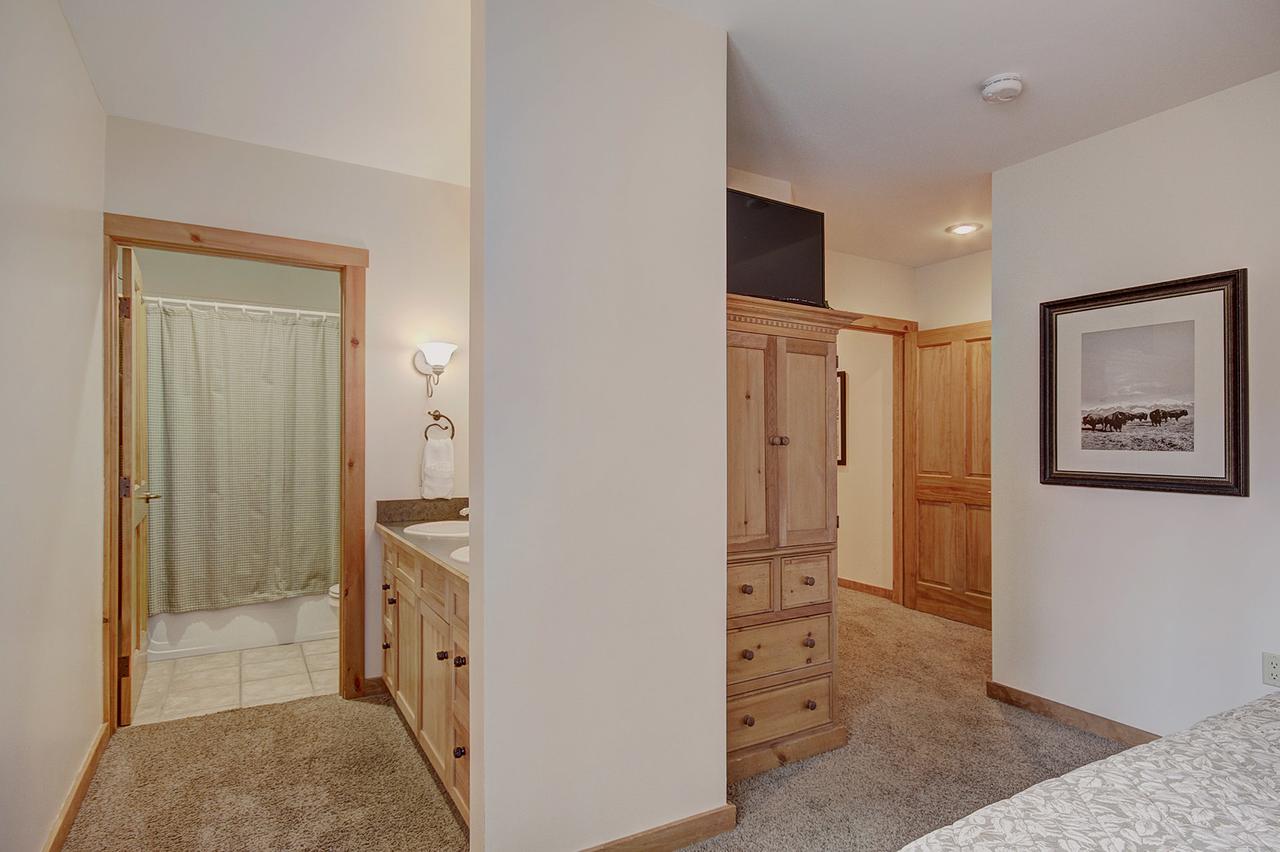 8452 Dakota Lodge Condo - thumb 24