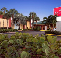 Ramada by Wyndham Naples - Accommodation Denver